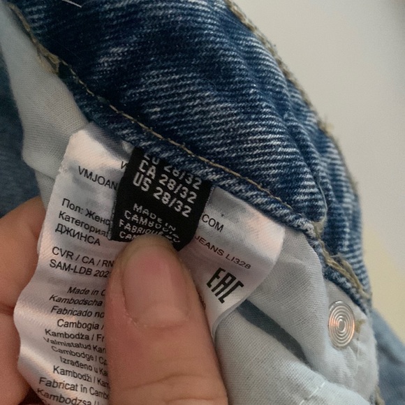 Straight leg distressed jeans - Picture 3 of 4